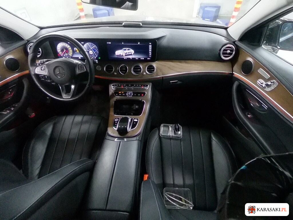 2017 Mercedes-Benz E-Class 4D 4WD E400 4MATIC Exclusive 5