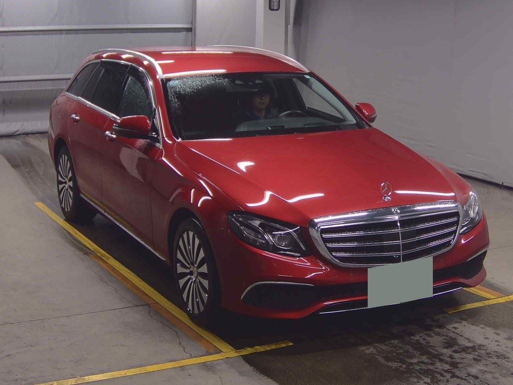 Mercedes-Benz E-Class Stationwagon 2018 z aukcji japońskiej