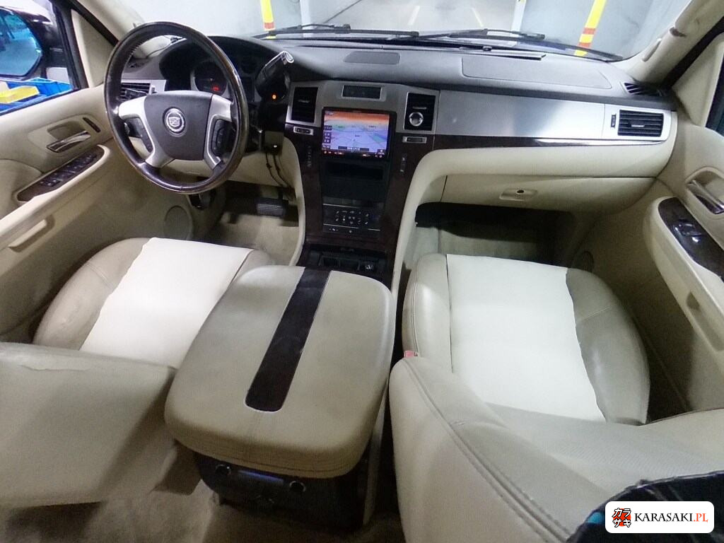 2010 Cadillac Escalade 4WD Base Grade 5
