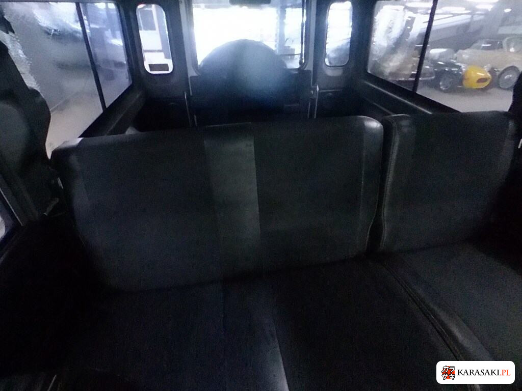 2004 Land Rover Defender 5D 4WD 110SE 6