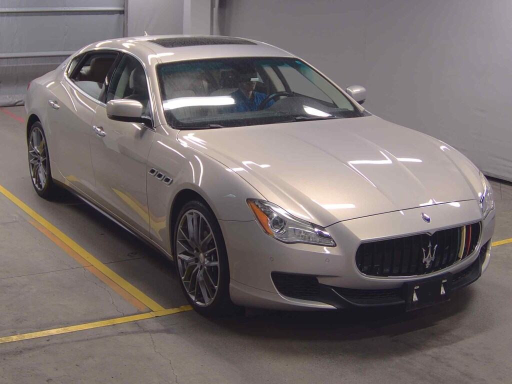 Maserati Quattroporte 2015 z aukcji japońskiej