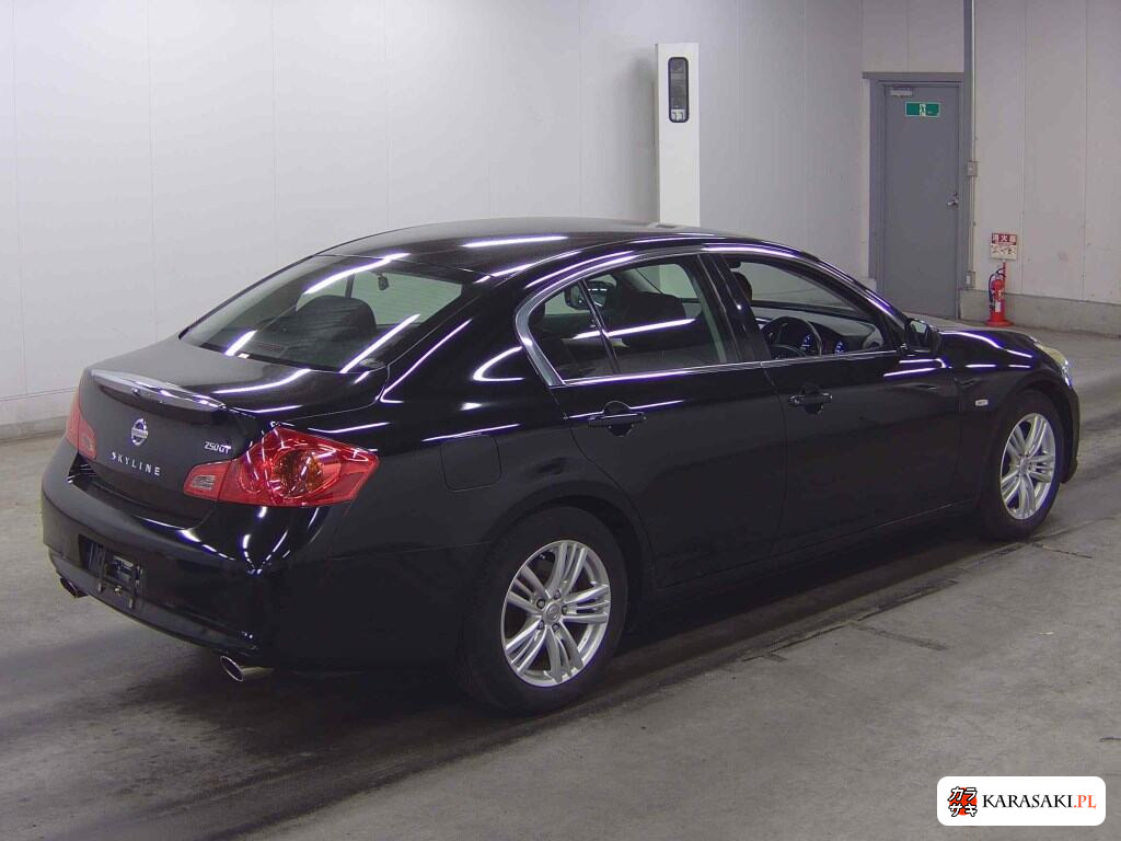 Nissan Skyline 2011 z aukcji japońskiej
