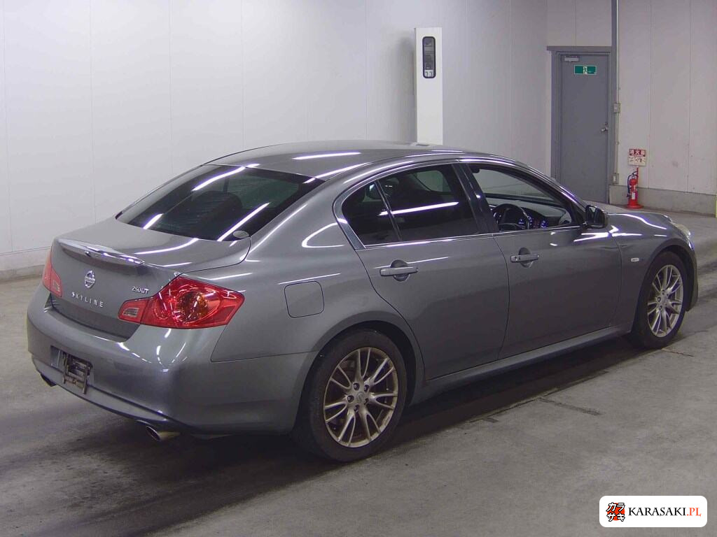 Nissan Skyline 2013 z aukcji japońskiej