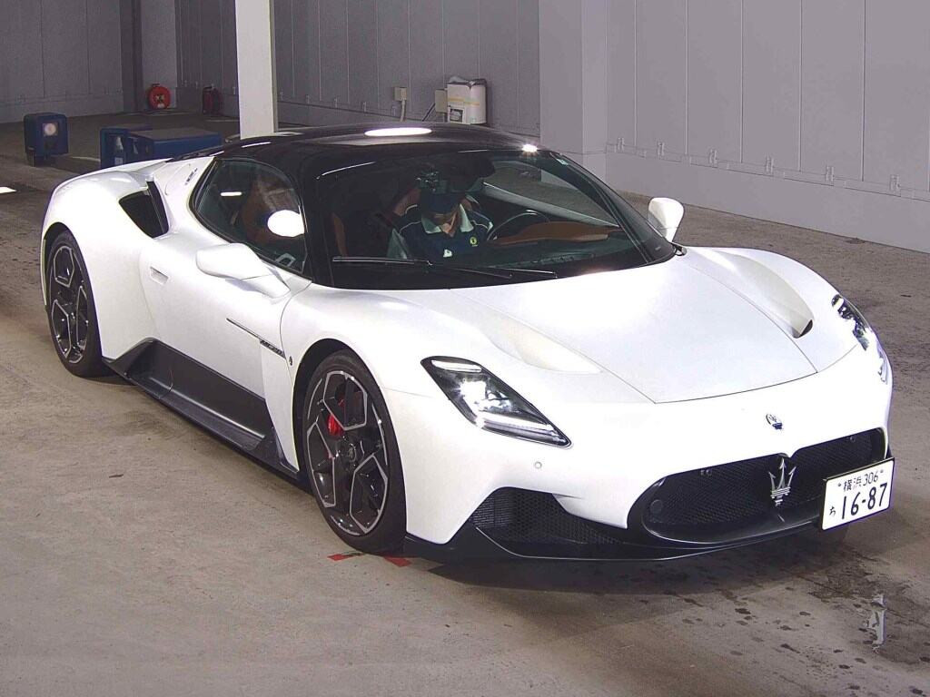 Maserati MC20 2022 z aukcji japońskiej