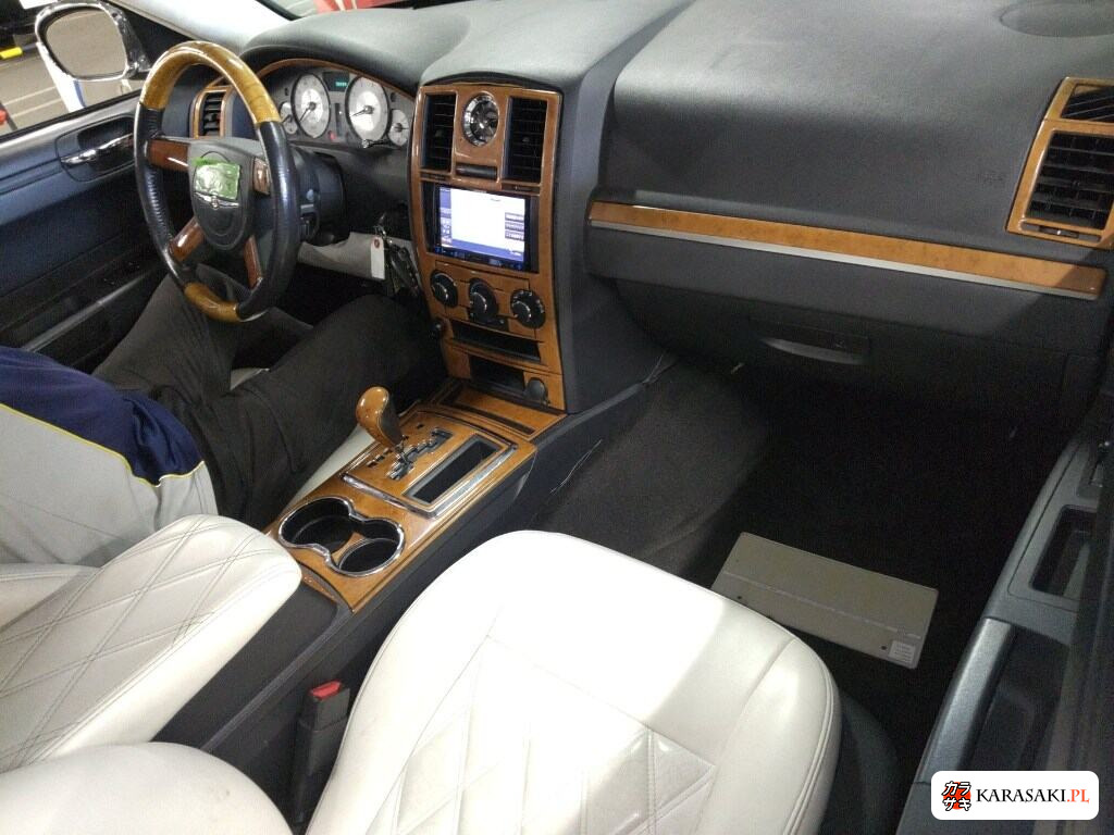 2010 Chrysler 300 5