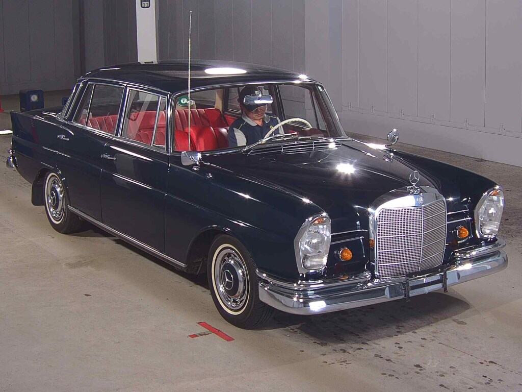Mercedes-Benz 230S 1968 z aukcji japońskiej