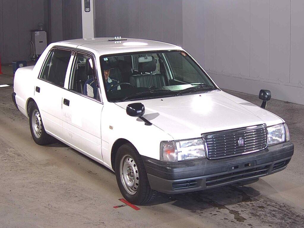 Toyota Crown Comfort 2017 z aukcji japońskiej