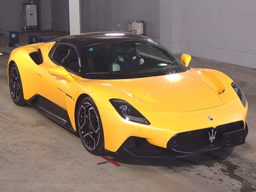 Maserati MC20 2022 z aukcji japońskiej