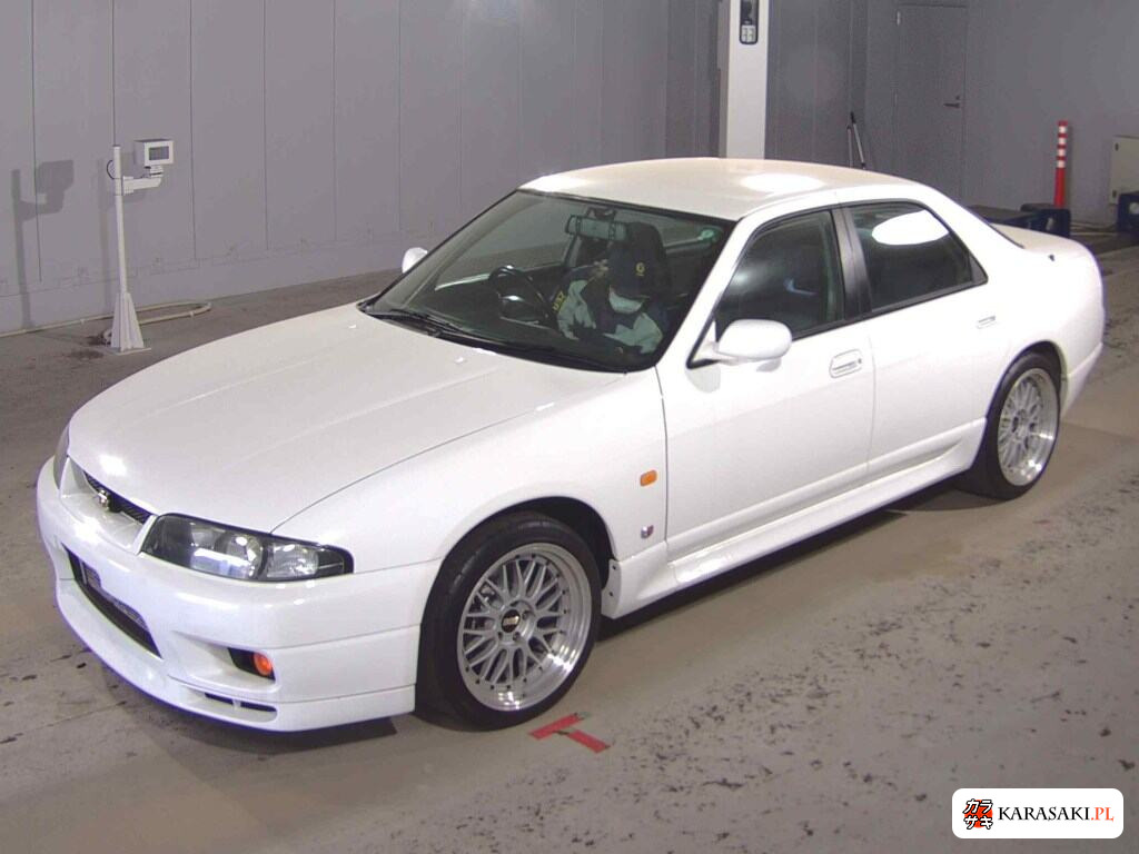 Nissan Skyline 1998 z aukcji japońskiej