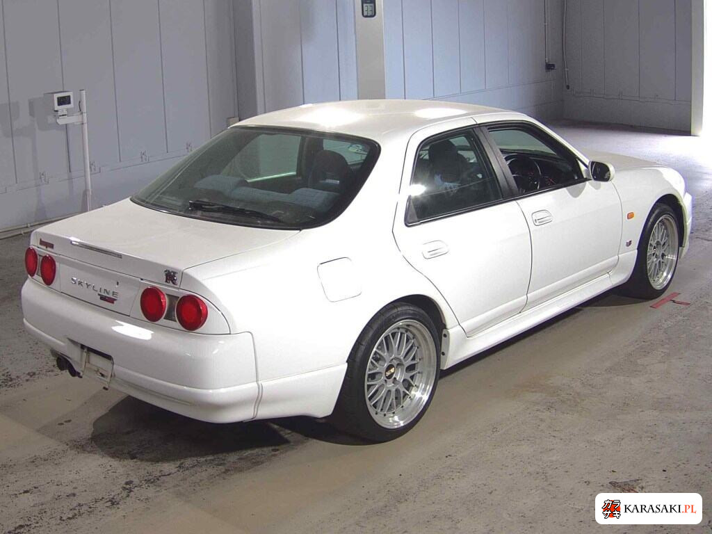 Nissan Skyline 1998 z aukcji japońskiej