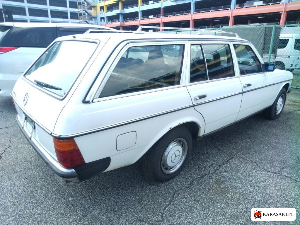 Mercedes Benz Medium Class 1984 z aukcji japońskiej