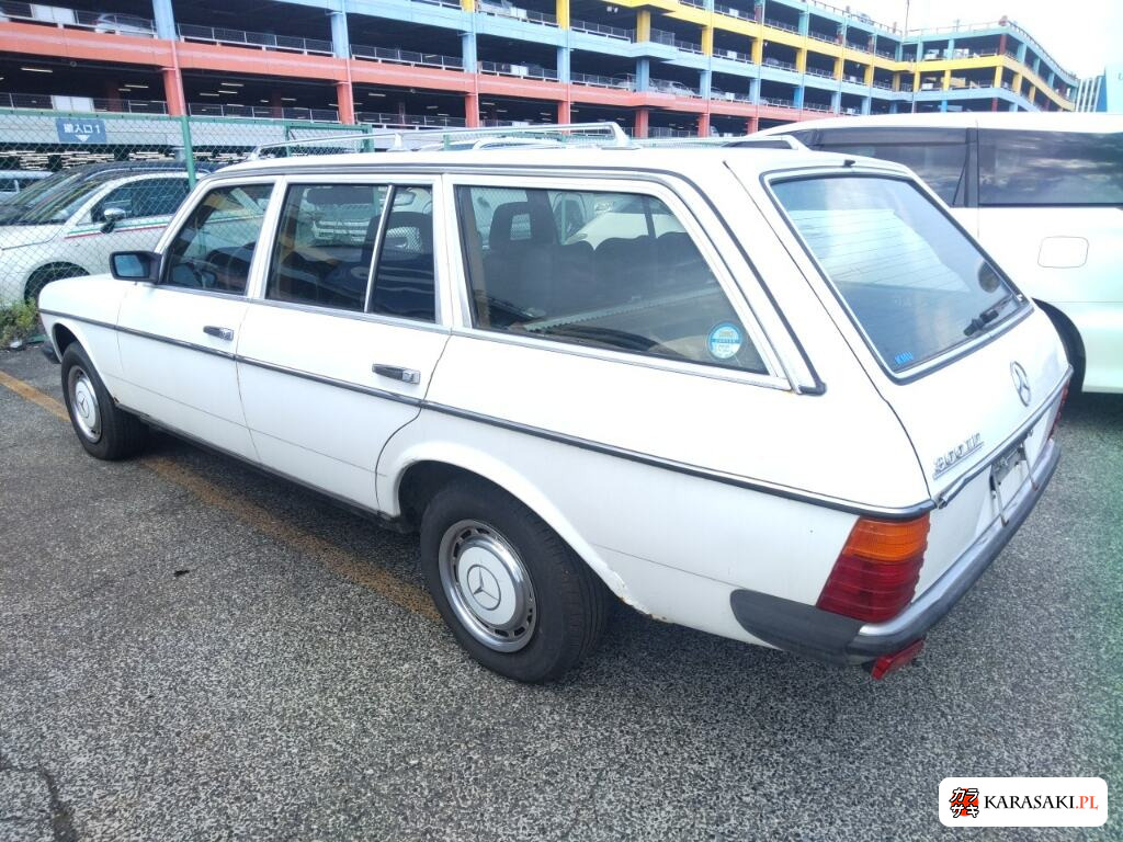Mercedes Benz Medium Class 1984 z aukcji japońskiej