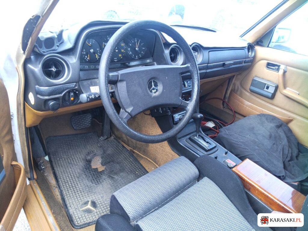 Mercedes Benz Medium Class 1984 z aukcji japońskiej