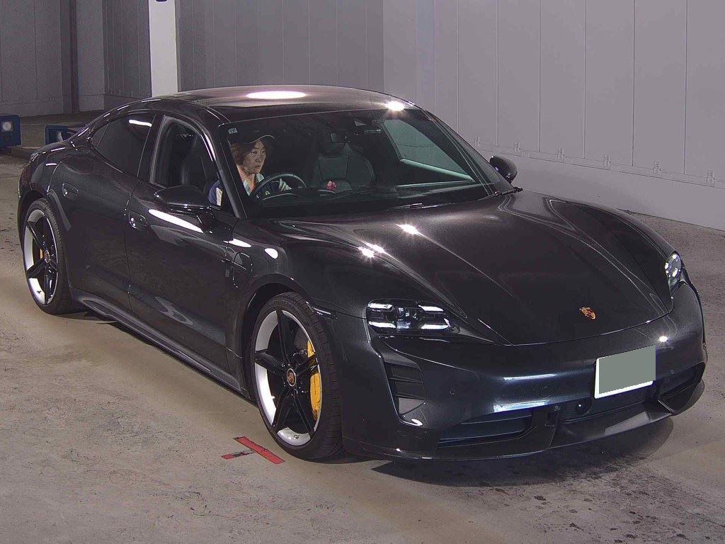 Porsche Taycan 2023 z aukcji japońskiej