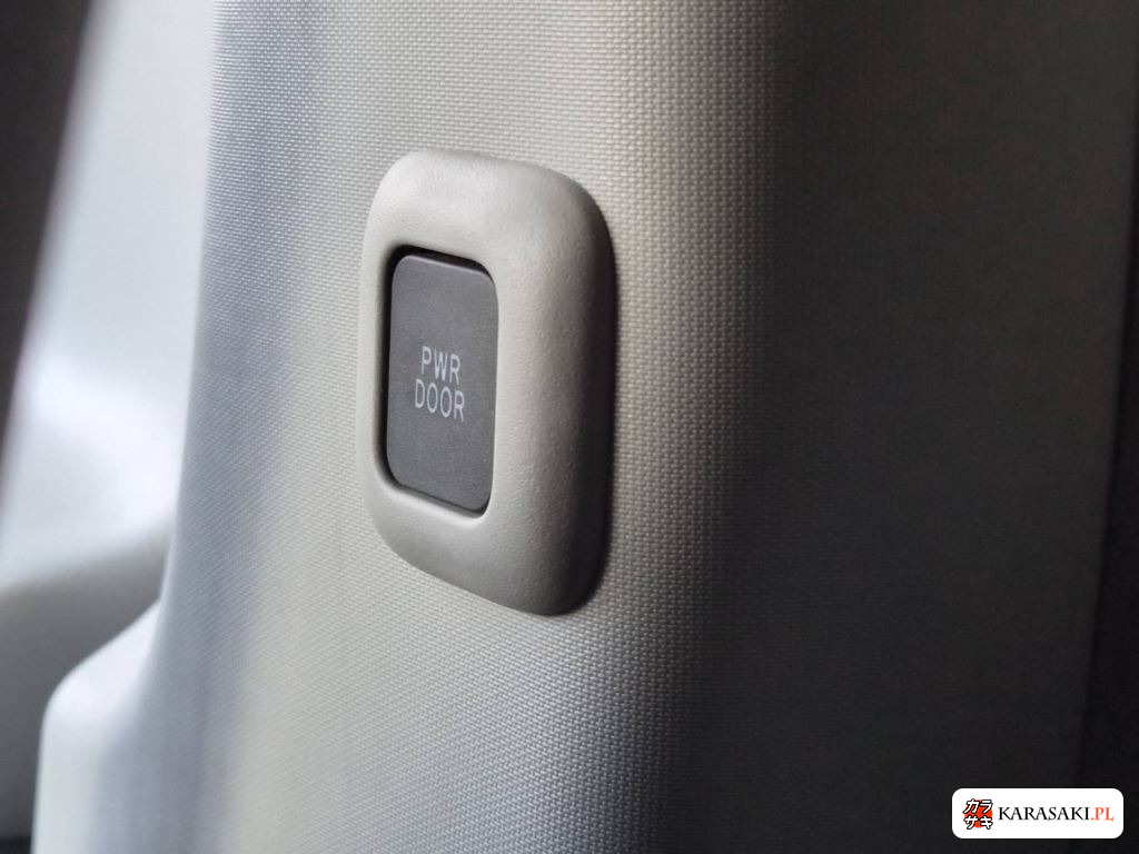 America Toyota Sienna 2019 z aukcji japońskiej