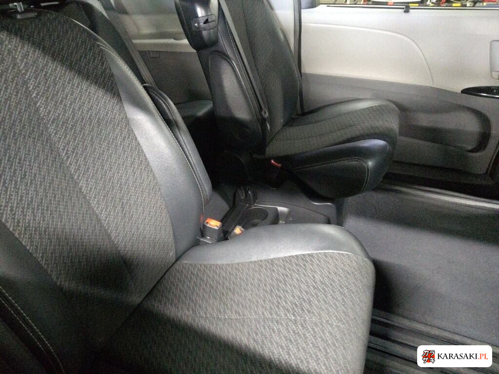 America Toyota Sienna 2012 z aukcji japońskiej