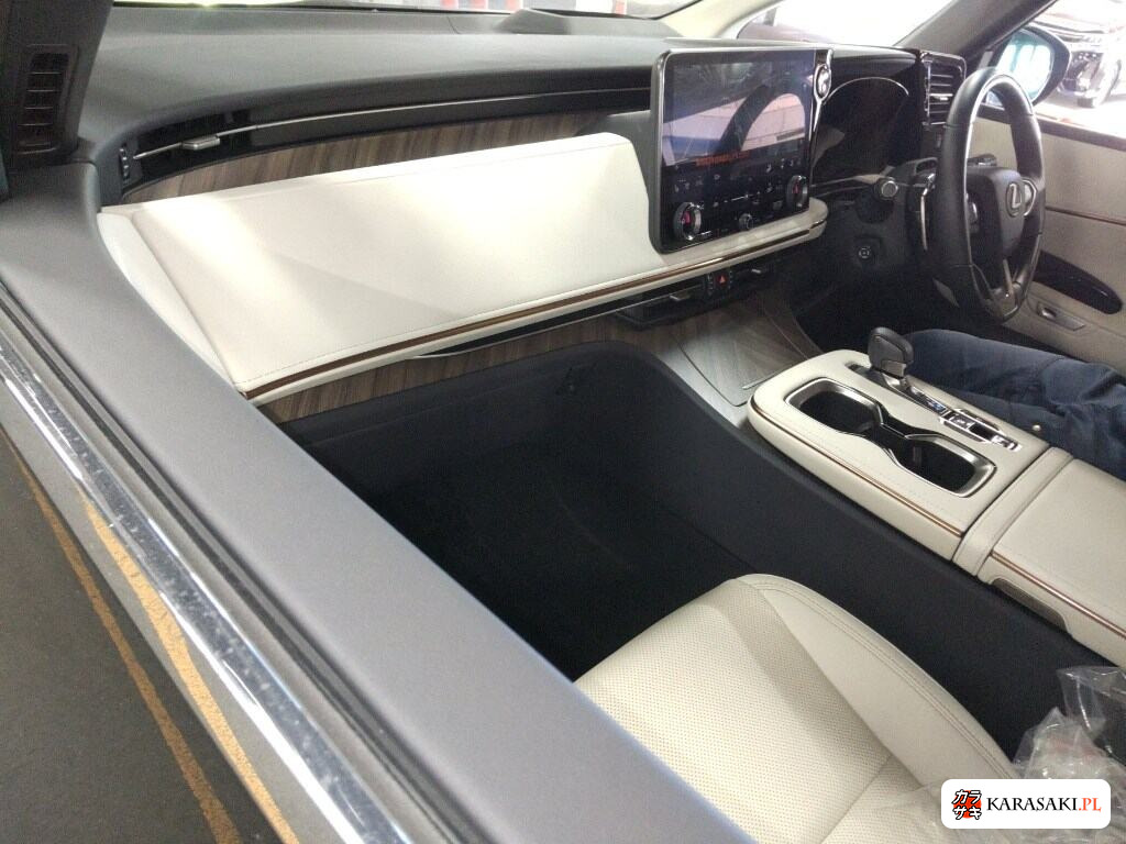2024 Lexus LM 4WD LM500H Version L 5