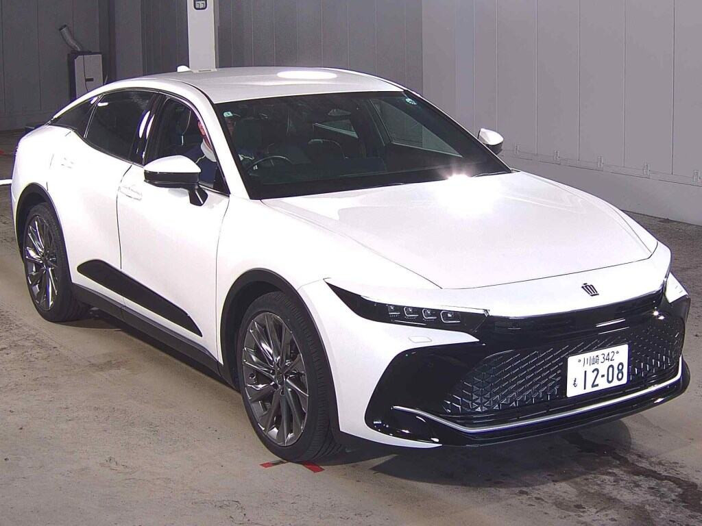Toyota Crown Crossover 2023 z aukcji japońskiej