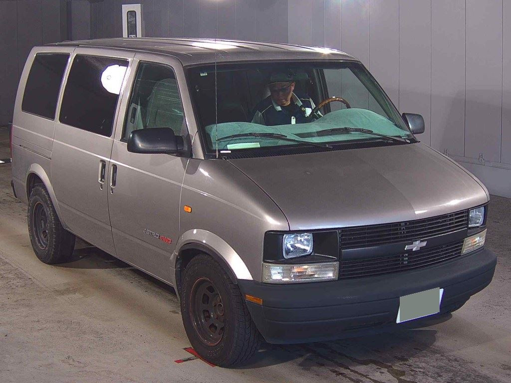 Chevrolet Astro 2002 z aukcji japońskiej