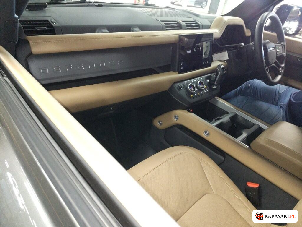 2025 Land Rover Defender 5D 4WD 110 X 5