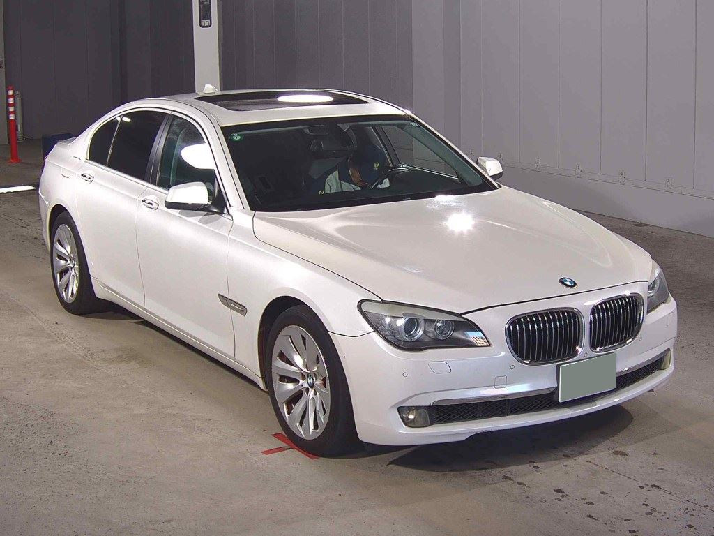 BMW 7 Series 2010 z aukcji japońskiej