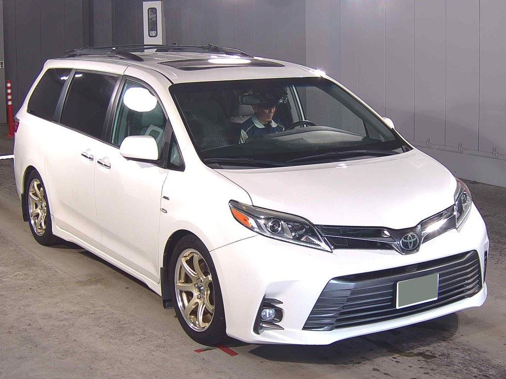 America Toyota Sienna 2019 z aukcji japońskiej