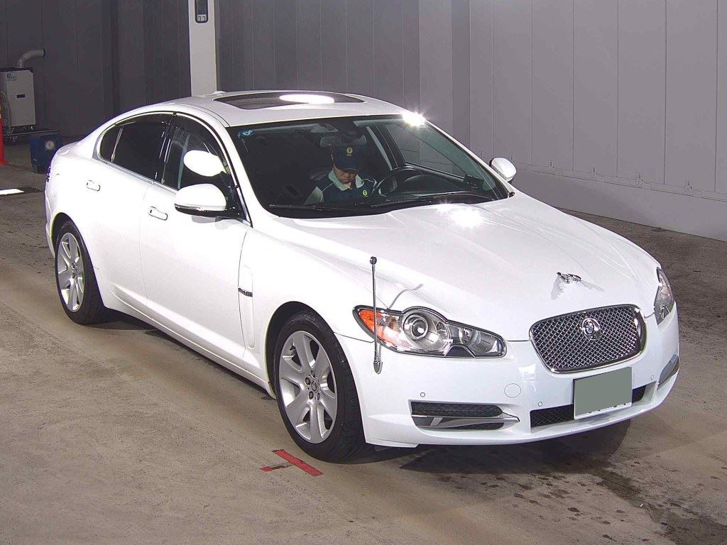 Jaguar XF 2011 z aukcji japońskiej