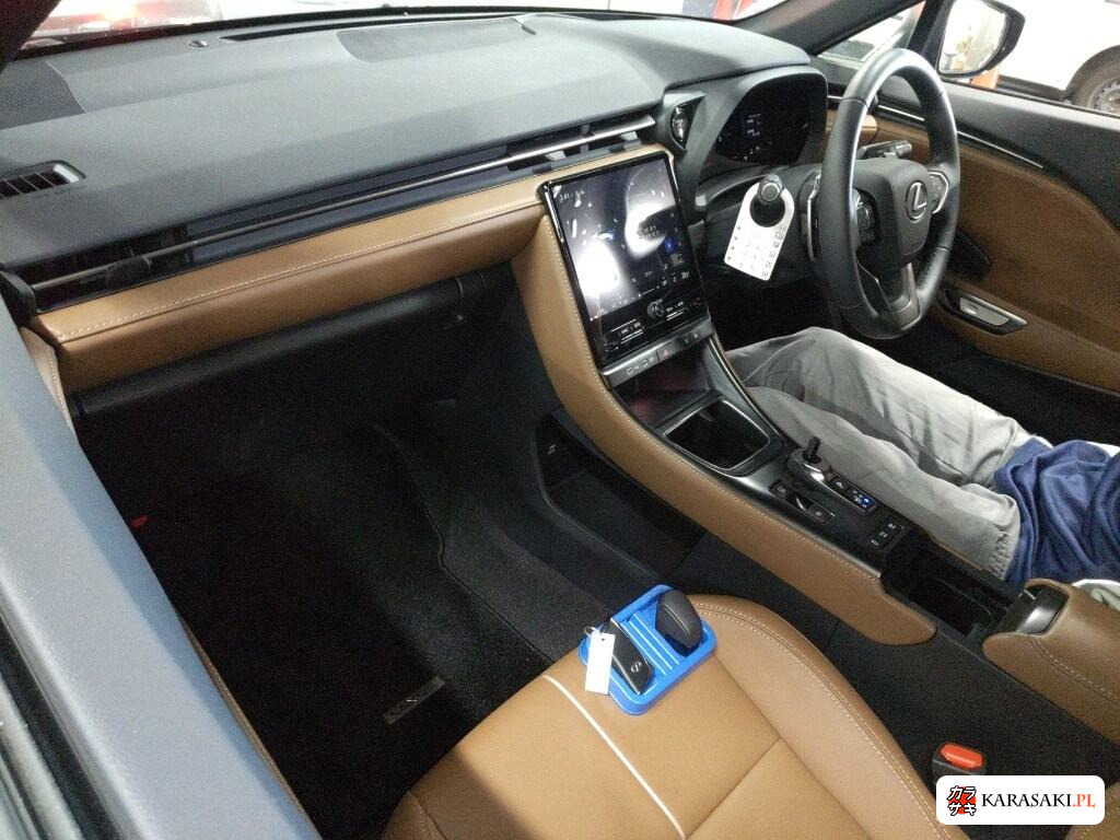 2025 Lexus LBX 4WD Relax 5