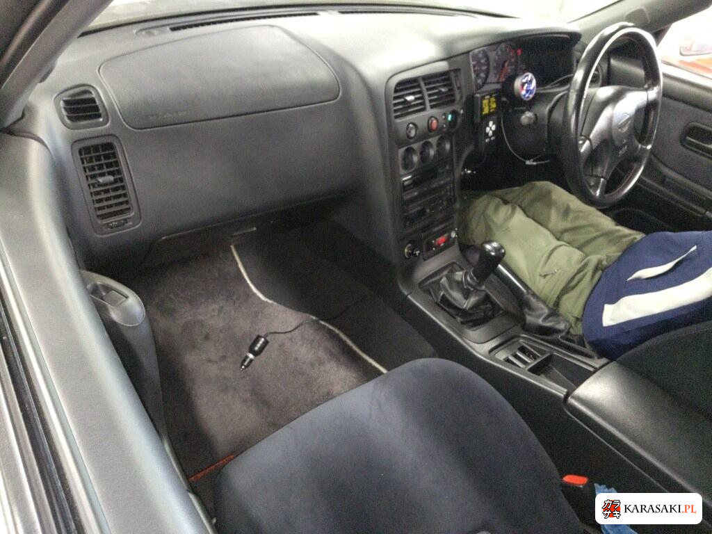 Nissan Skyline 1998 z aukcji japońskiej
