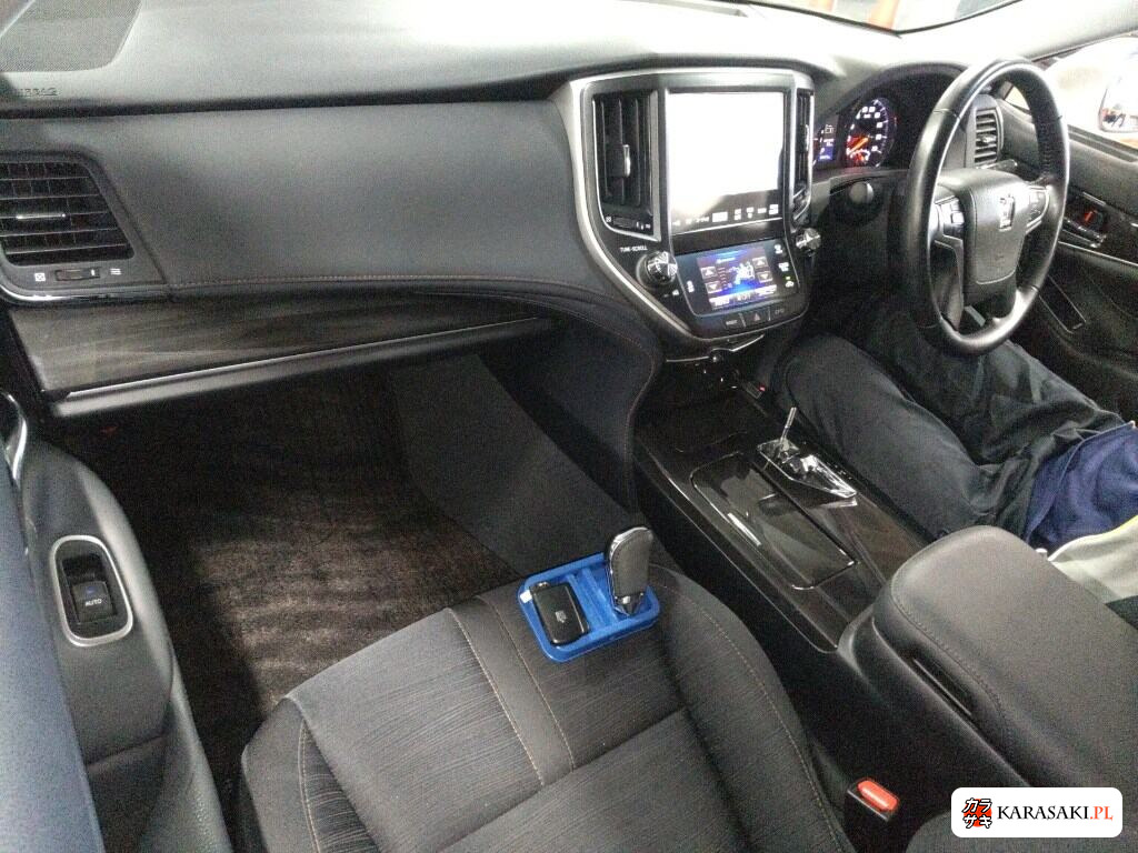 Toyota Crown 2015 z aukcji japońskiej