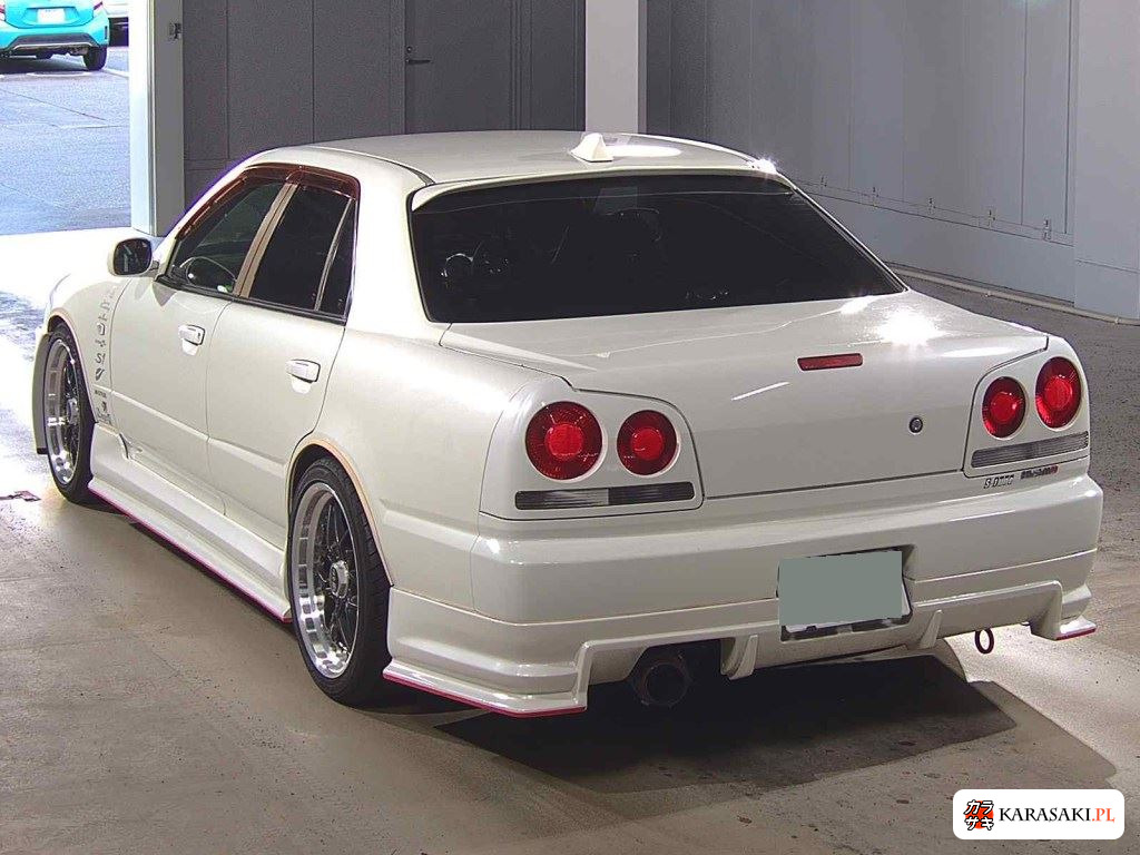Nissan Skyline 2000 z aukcji japońskiej