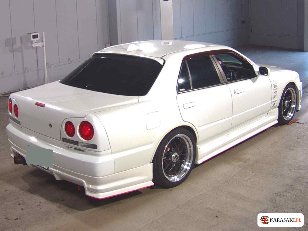 Nissan Skyline 2000 z aukcji japońskiej