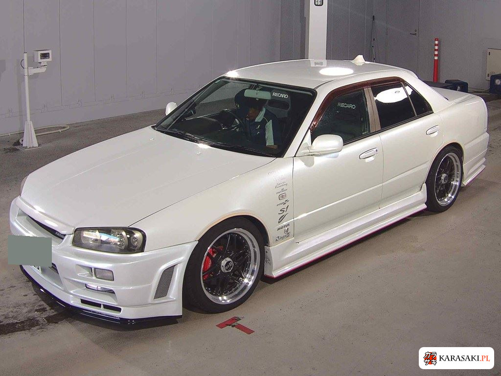 Nissan Skyline 2000 z aukcji japońskiej