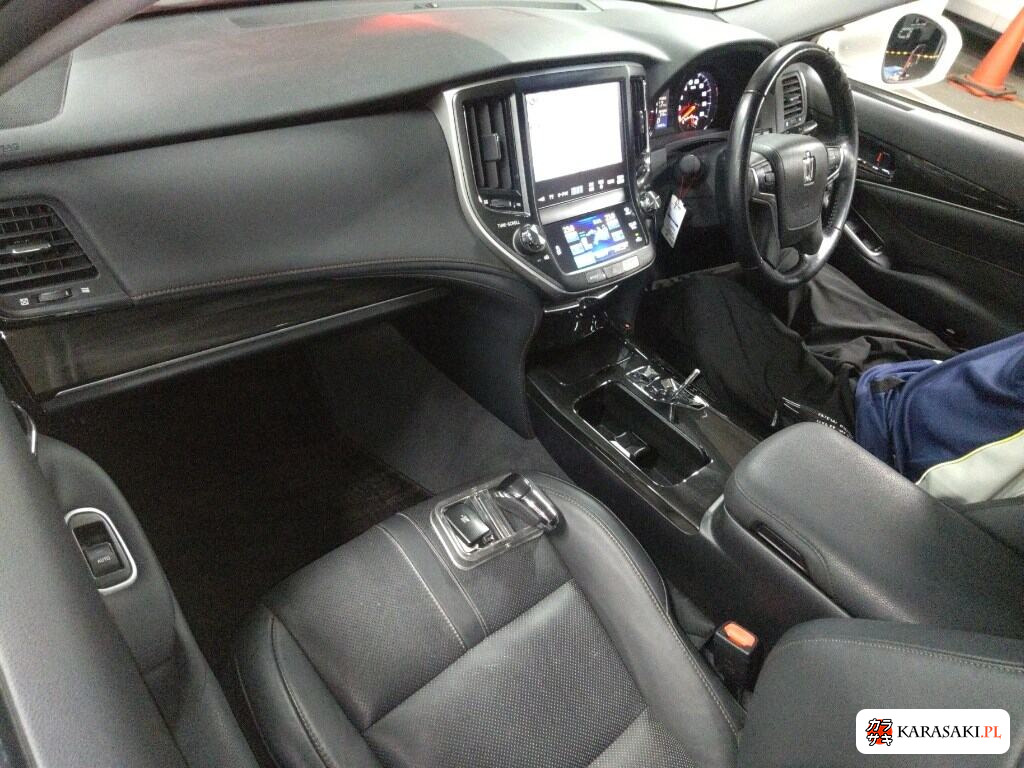 Toyota Crown 2013 z aukcji japońskiej