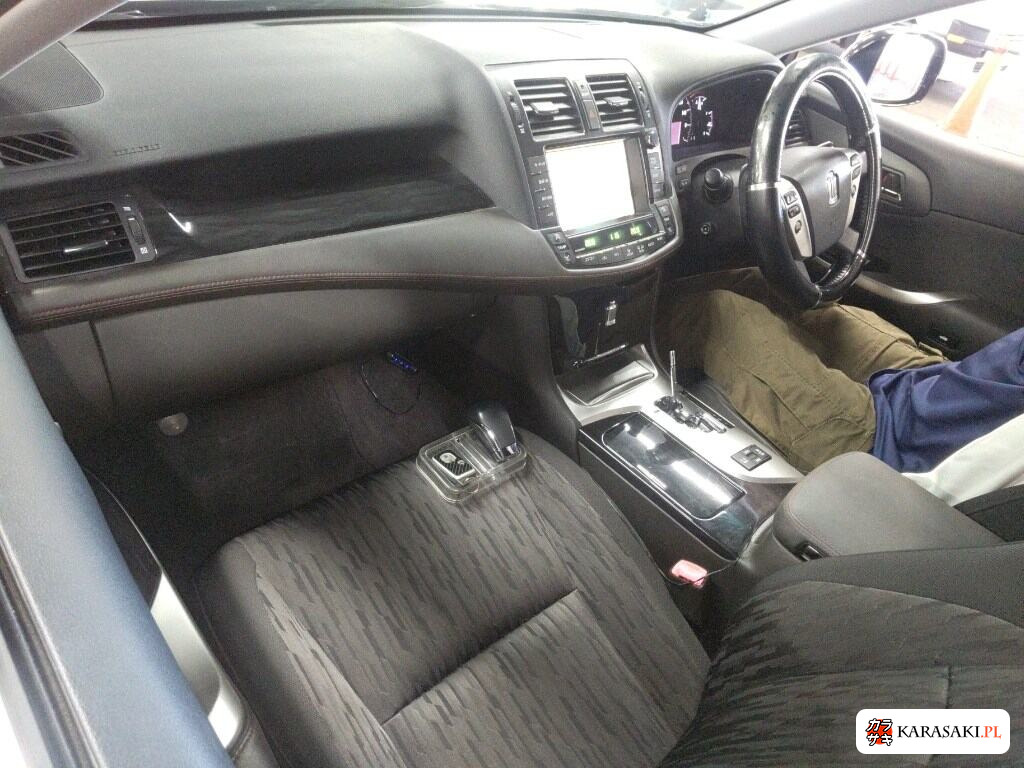 Toyota Crown 2012 z aukcji japońskiej