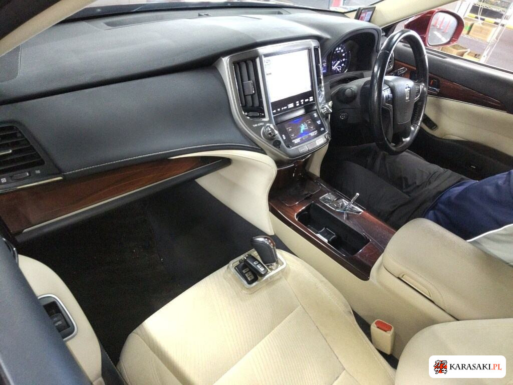 Toyota Crown 2014 z aukcji japońskiej