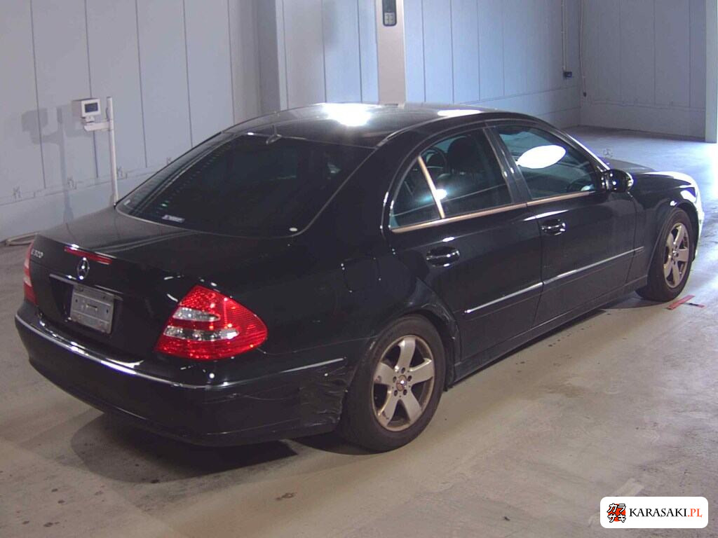 Mercedes-Benz E-Class 2004 z aukcji japońskiej