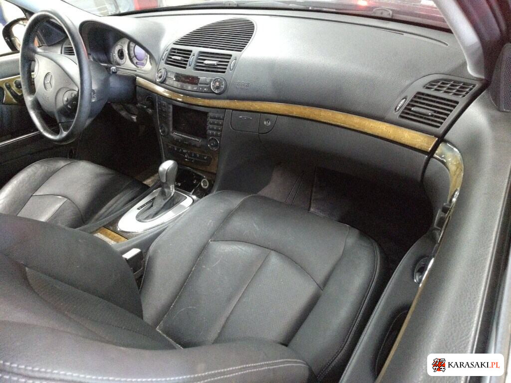 Mercedes-Benz E-Class 2004 z aukcji japońskiej