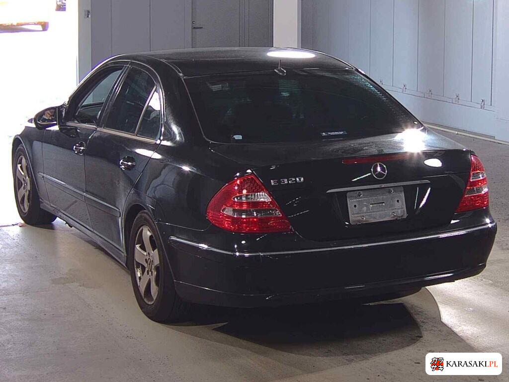 Mercedes-Benz E-Class 2004 z aukcji japońskiej
