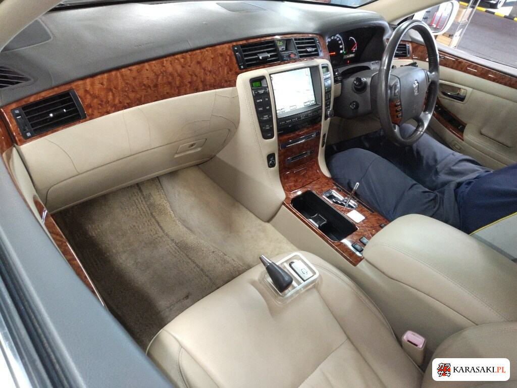 Toyota Crown 2006 z aukcji japońskiej
