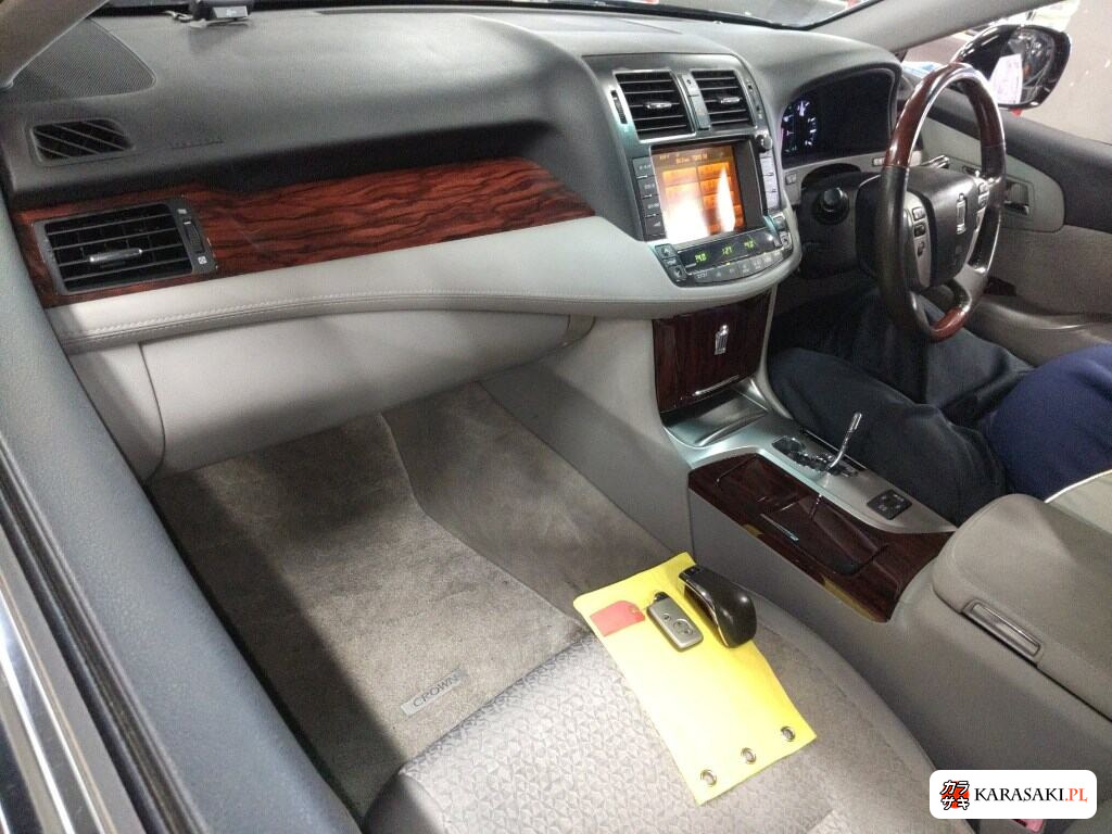Toyota Crown 2010 z aukcji japońskiej