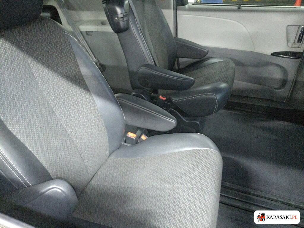America Toyota Sienna 2011 z aukcji japońskiej