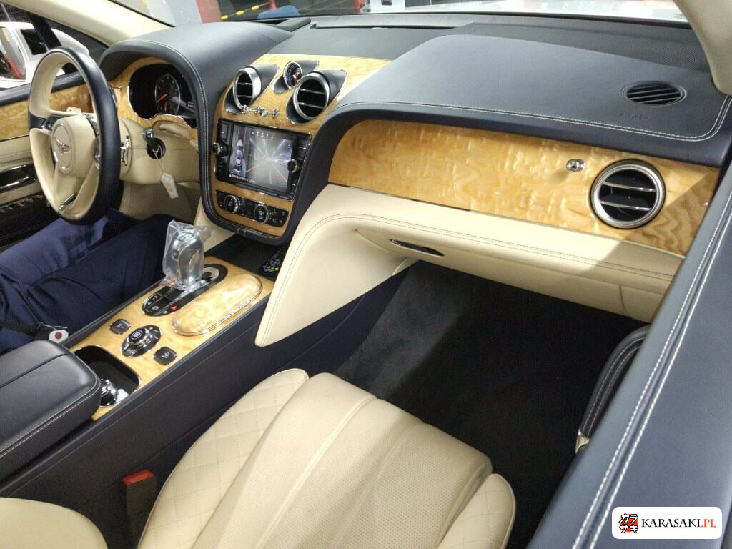Bentley Bentayga 2016 z aukcji japońskiej