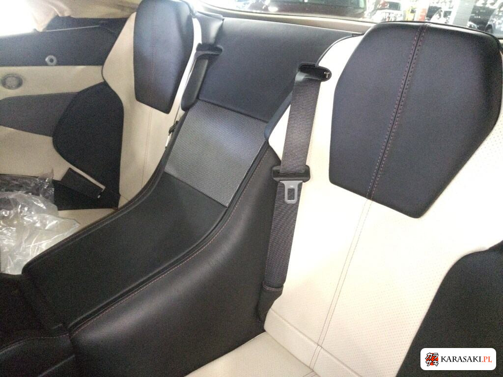 Aston Martin DB9 2011 z aukcji japońskiej