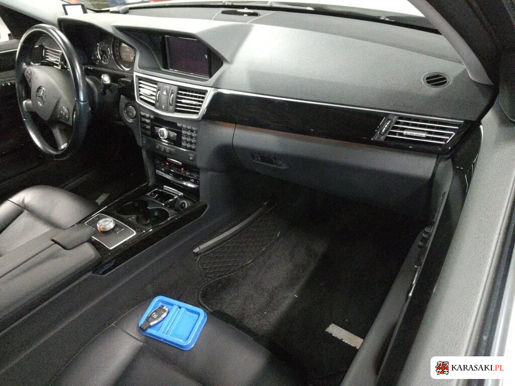 Mercedes-Benz E-Class 2010 z aukcji japońskiej