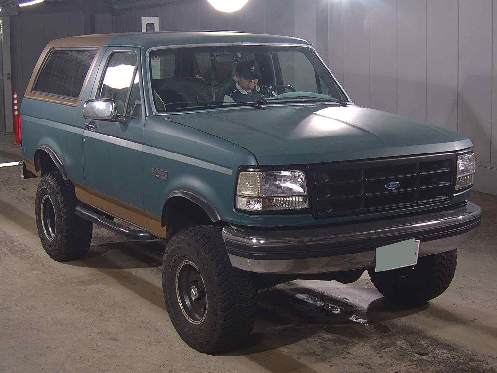 Ford Bronco 2000 z aukcji japońskiej