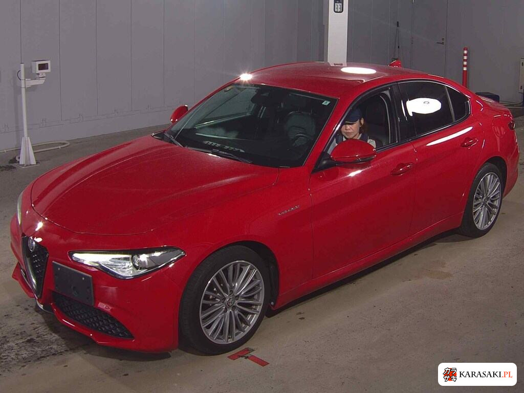 2018 Alfa Romeo Giulia 4D 4WD Veloce 3