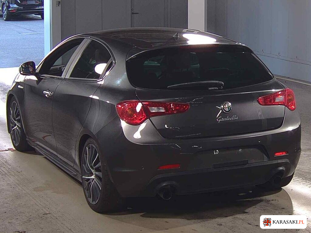 2013 Alfa Romeo Giulietta 5D Quadrifoglio Verde 2