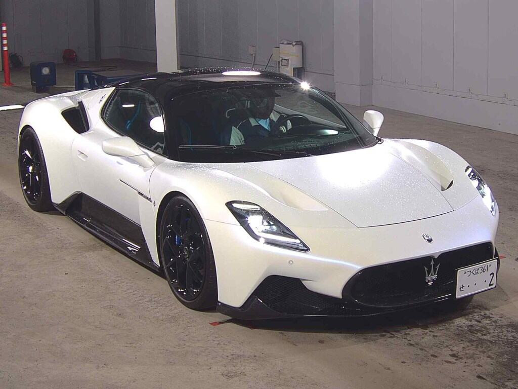 Maserati MC20 2022 z aukcji japońskiej