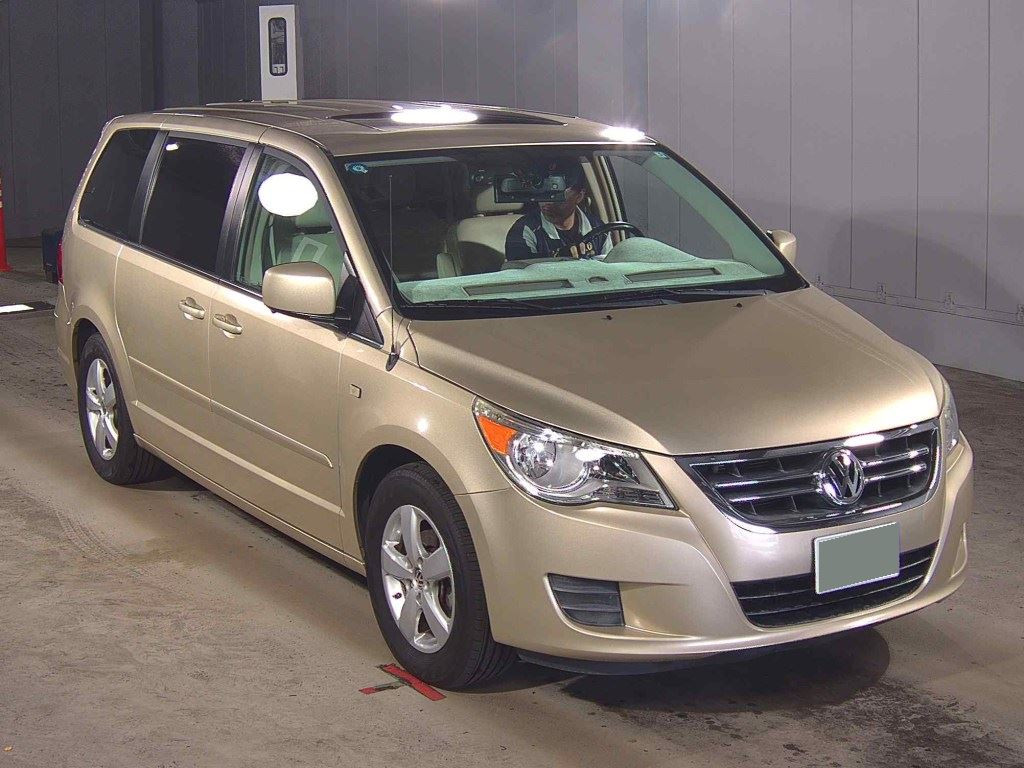 Volkswagen Routan 2012 z aukcji japońskiej